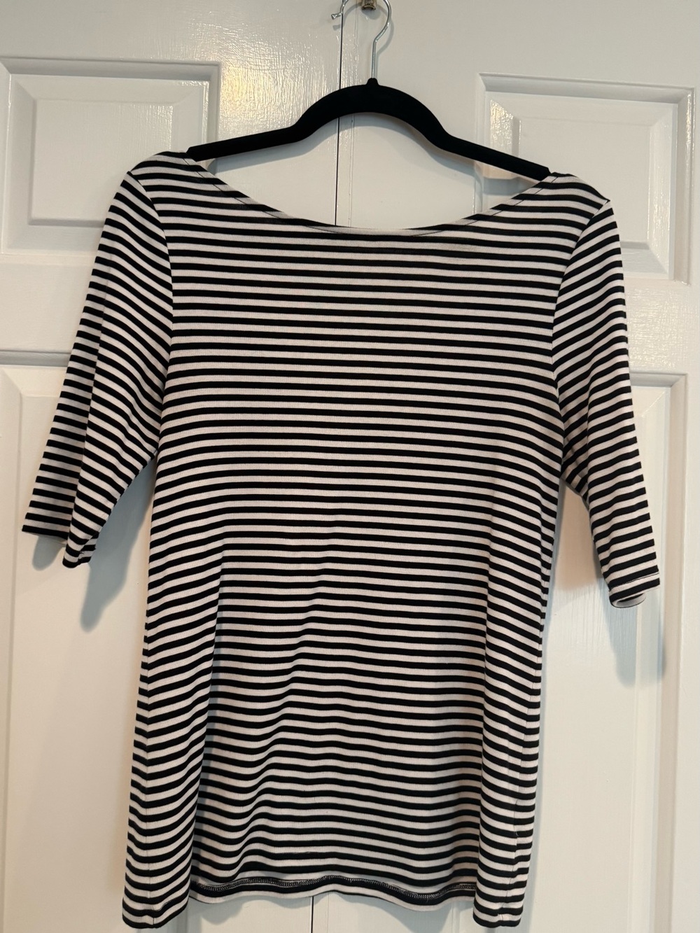 Old Navy Black and White Striped Short Sleeve Tee